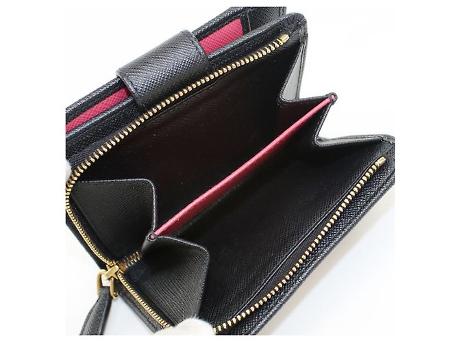 Cartera bi-fold Prada en piel de becerro negra - vista 7