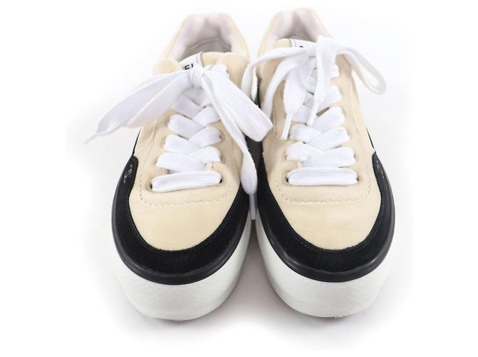 Baskets à lacets en velours CHANEL COCO Mark
Baskets en velours - vue 3