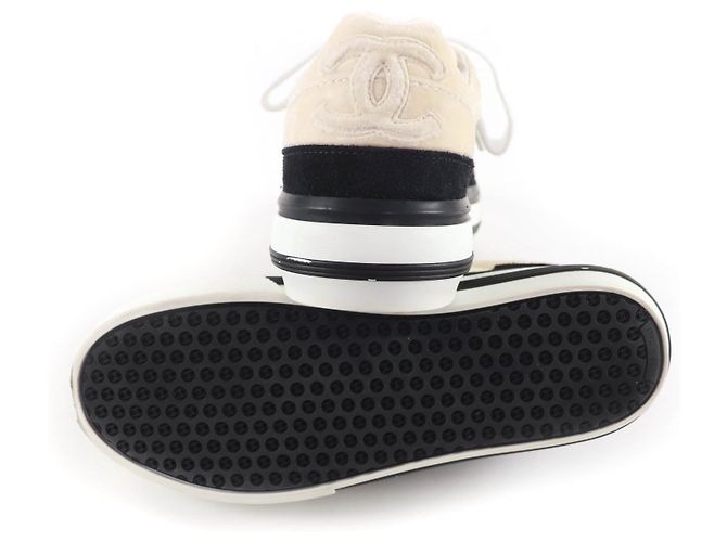 Baskets à lacets en velours CHANEL COCO Mark
Baskets en velours - vue 6