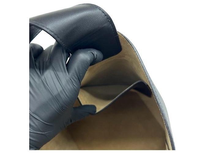 Loewe Pebble Bucket Schultertasche aus Leder - Ansicht 10