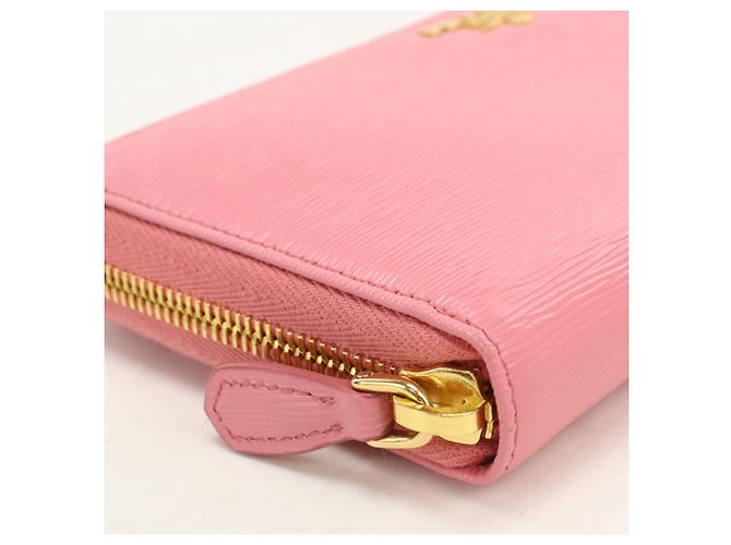 Portefeuille long Prada en rose - vue 8