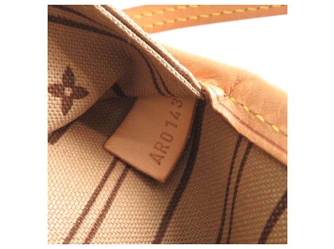 Louis Vuitton Neverfull MM Tote Bag - view 8