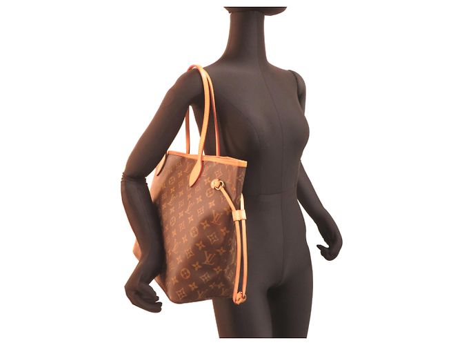Louis Vuitton Neverfull MM Tote Bag - view 9