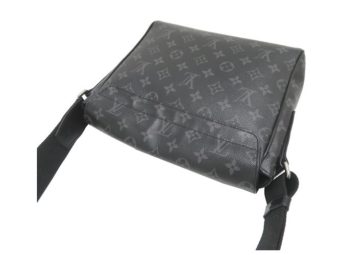 Borsa a tracolla da uomo Louis Vuitton District PM NM - vista 4