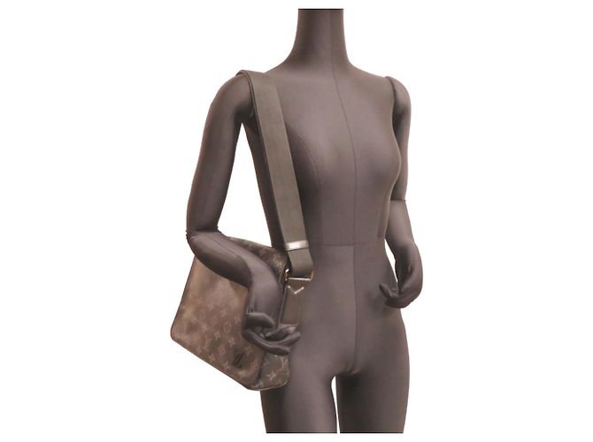 Borsa a tracolla da uomo Louis Vuitton District PM NM - vista 9