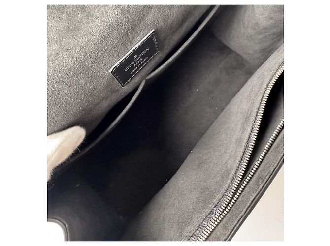 Sac à main Louis Vuitton Epi Cluny BB - vue 9