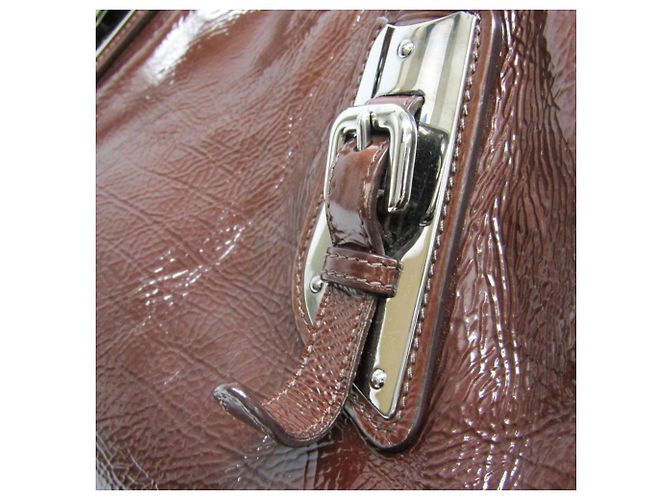 Prada Schultertasche und Tote Bag mit Metallteilen an der Reißverschluss-Umrandung - Ansicht 10