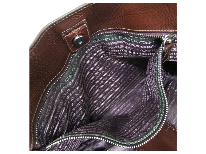 Prada Schultertasche und Tote Bag mit Metallteilen an der Reißverschluss-Umrandung - Ansicht 15