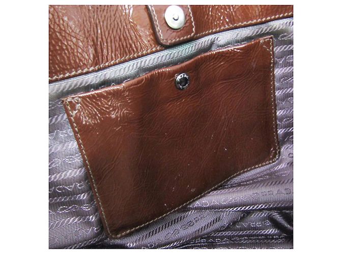 Prada Schultertasche und Tote Bag mit Metallteilen an der Reißverschluss-Umrandung - Ansicht 16