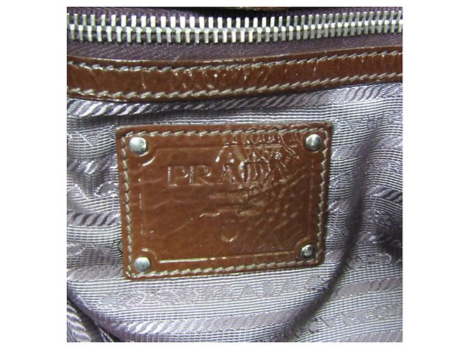 Prada Schultertasche und Tote Bag mit Metallteilen an der Reißverschluss-Umrandung - Ansicht 18
