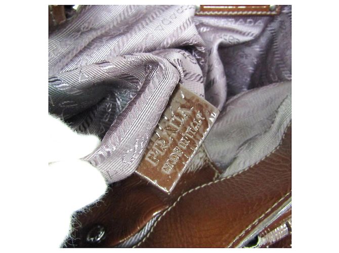 Prada Schultertasche und Tote Bag mit Metallteilen an der Reißverschluss-Umrandung - Ansicht 19