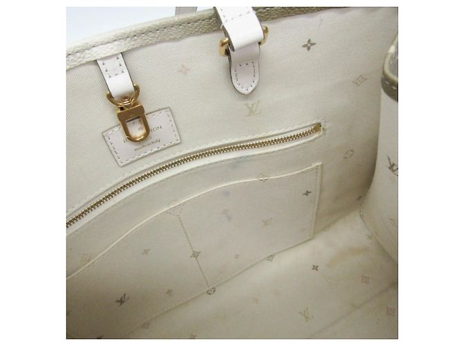 Bolso Louis Vuitton Monogram Spring In The City On the Go MM - vista 19