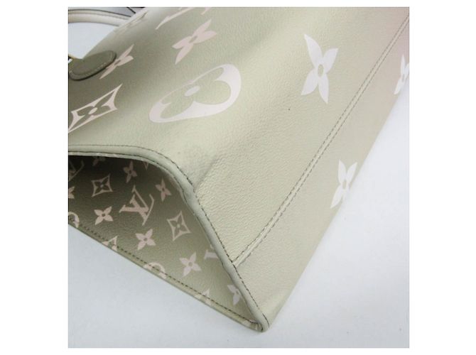 Bolso Louis Vuitton Monogram Spring In The City On the Go MM - vista 4