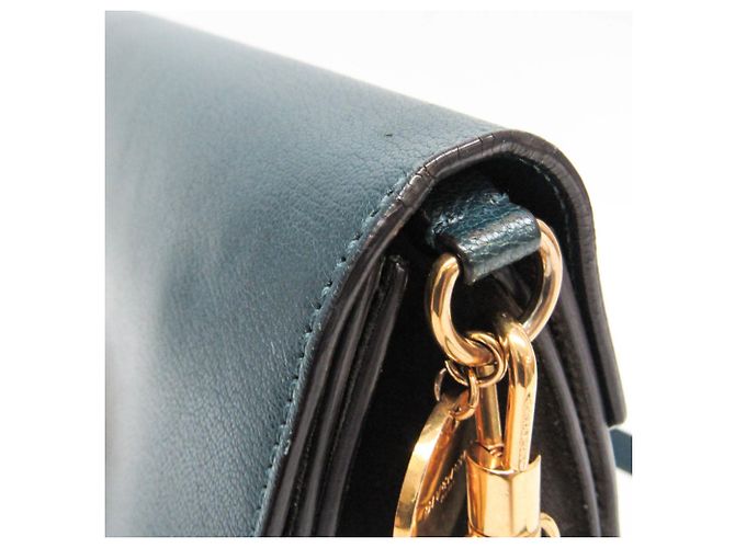 Givenchy GV3 Medium Shoulder Bag - view 9