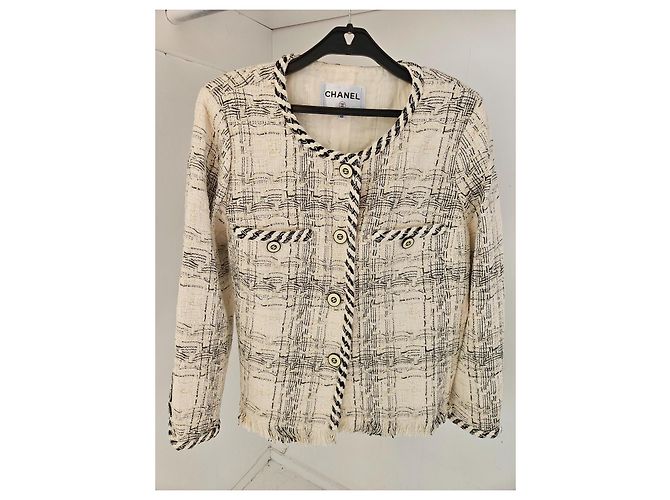 Chaqueta Chanel de tweed crema - vista 2