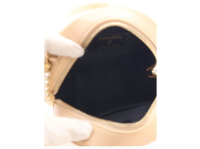 Chanel Beige Quilted Lambskin About Pearls Round Clutch with Chain - vista 4