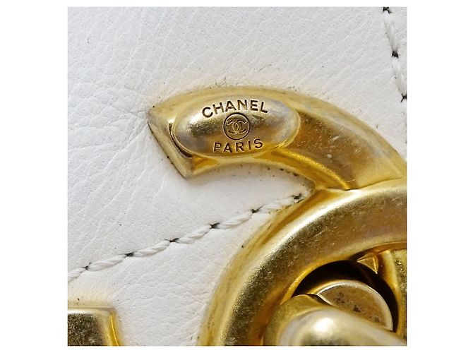 Timeless Bolsa de ombro Chanel em couro branco - vista 8