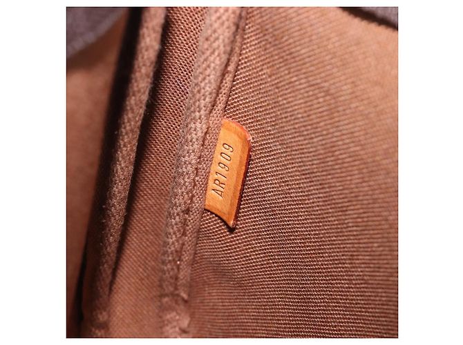 Louis Vuitton Pochette Accessoires Monogram Canvas Medium - vista 7