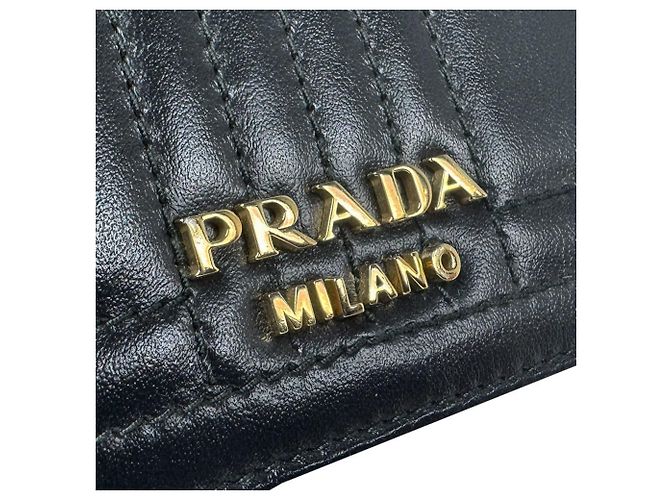 Prada Schultertasche aus schwarzem Leder - Ansicht 11