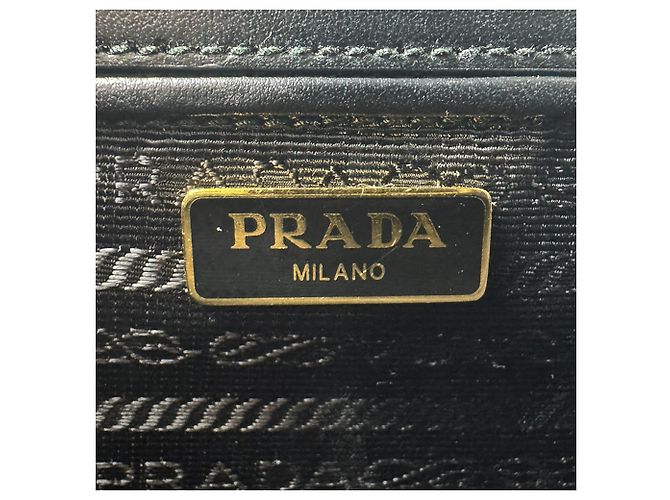 Prada Schultertasche aus schwarzem Leder - Ansicht 12