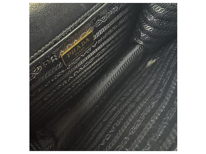 Prada Schultertasche aus schwarzem Leder - Ansicht 5