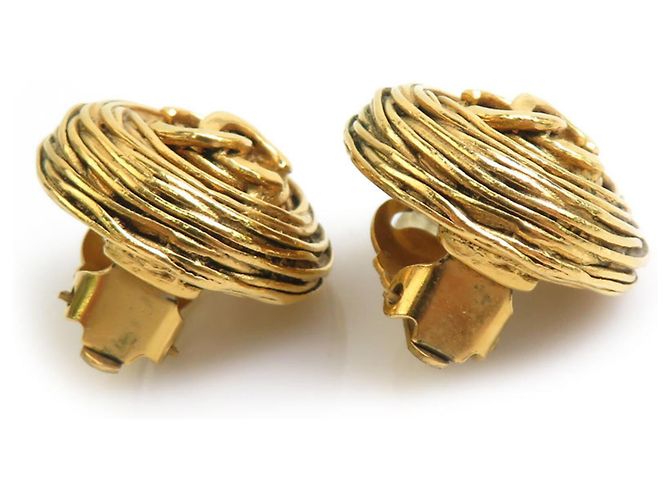 Boucles d'oreilles clips Chanel en métal doré - vue 3