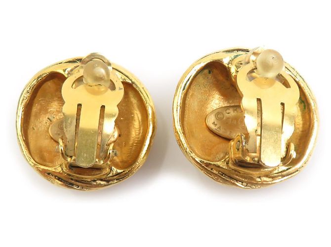 Boucles d'oreilles clips Chanel en métal doré - vue 4