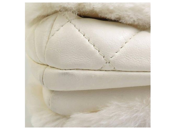 Bolsa de mão Chanel em couro e pele Off-White - vista 12
