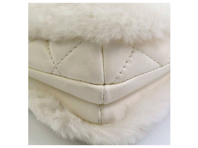 Bolsa de mão Chanel em couro e pele Off-White - vista 6