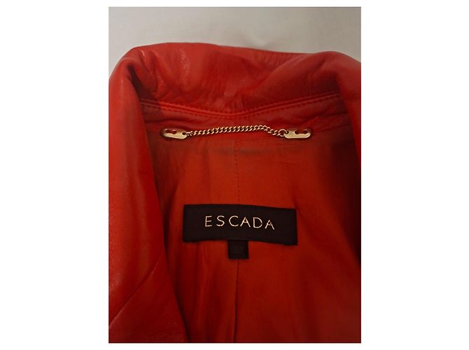 Blazer Escada in pelle rossa con decorazioni di perline - vista 4