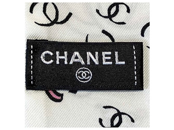 Pañuelo de seda Chanel Coco Mark con estampado de perro - vista 5