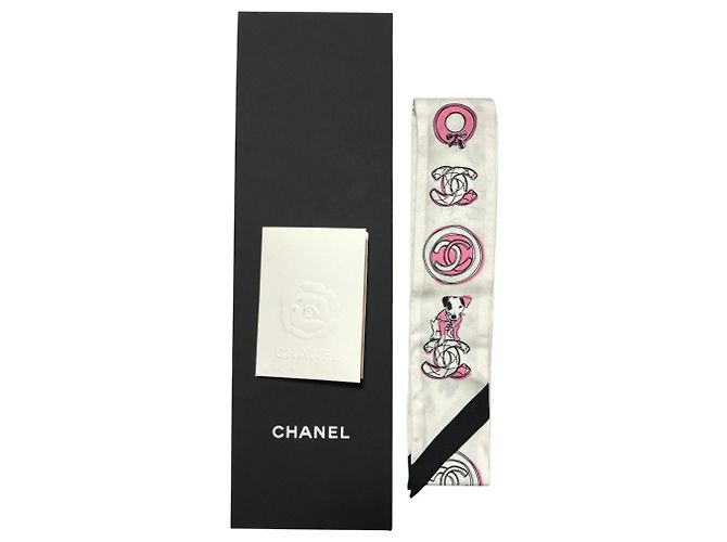 Pañuelo de seda Chanel Coco Mark con estampado de perro - vista 6