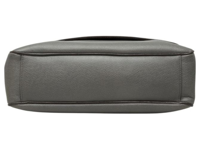 Bolsa de Ombro Louis Vuitton Taiga Roman MM - vista 3