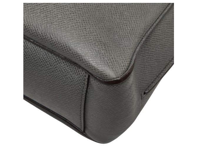 Bolsa de Ombro Louis Vuitton Taiga Roman MM - vista 6