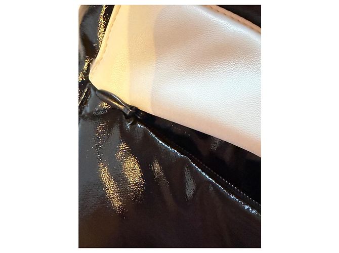 Colete acolchoado Balmain com cinto de couro envernizado e couro em preto e branco - vista 12