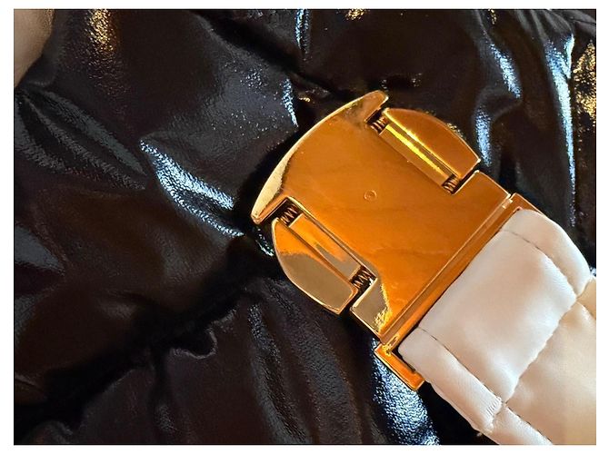 Colete acolchoado Balmain com cinto de couro envernizado e couro em preto e branco - vista 18