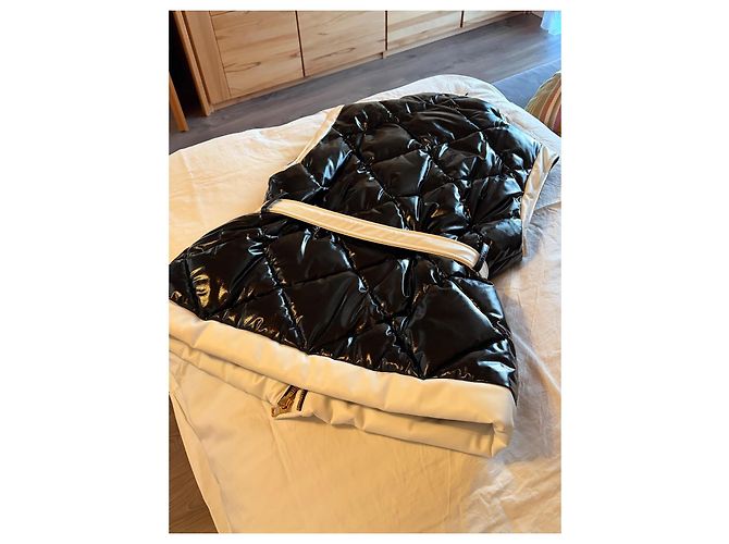 Colete acolchoado Balmain com cinto de couro envernizado e couro em preto e branco - vista 4