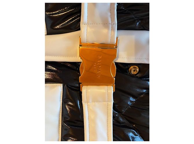 Colete acolchoado Balmain com cinto de couro envernizado e couro em preto e branco - vista 7