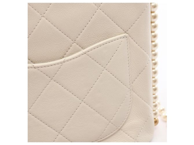 Sac à épaule Chanel Matelassé avec fausses perles - vue 11