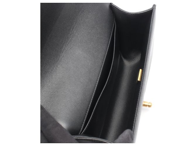 Borsa a tracolla Chanel Boy in pelle di vitello martellata nera - vista 3