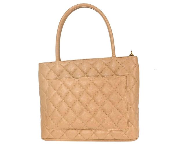 Chanel Medallion Quilted Caviar - vista 2