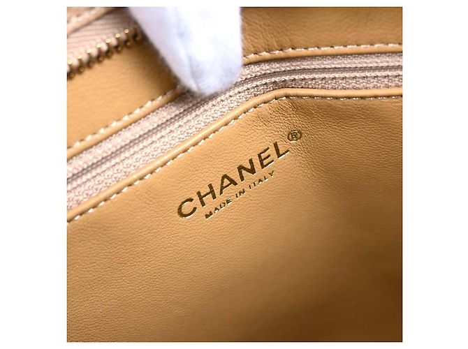 Chanel Medallion Quilted Caviar - vista 4