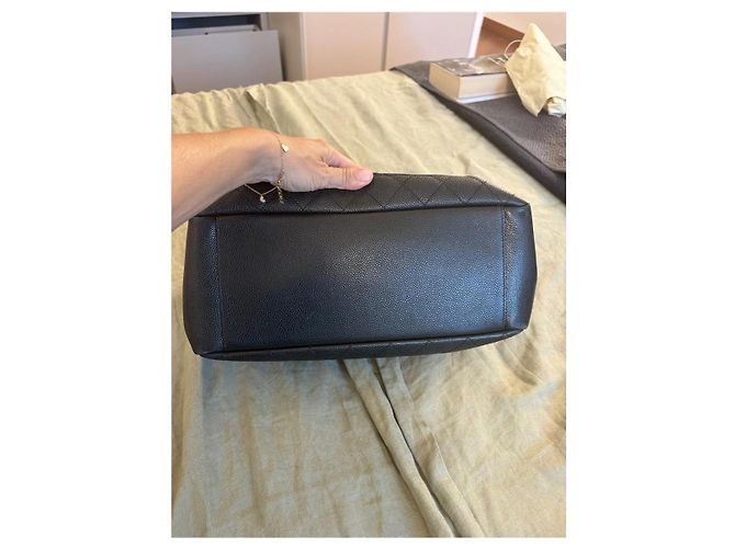 Borsa Shopping Chanel in pelle martellata nera - vista 7