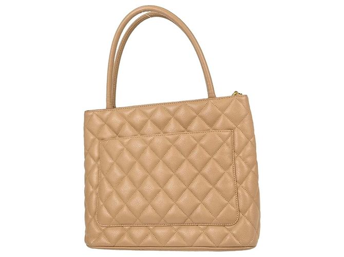 Chanel Medallion Quilted Caviar - vista 2