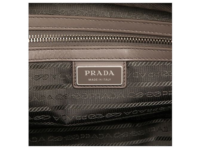 Bolsa de ombro Prada em couro bege - vista 5