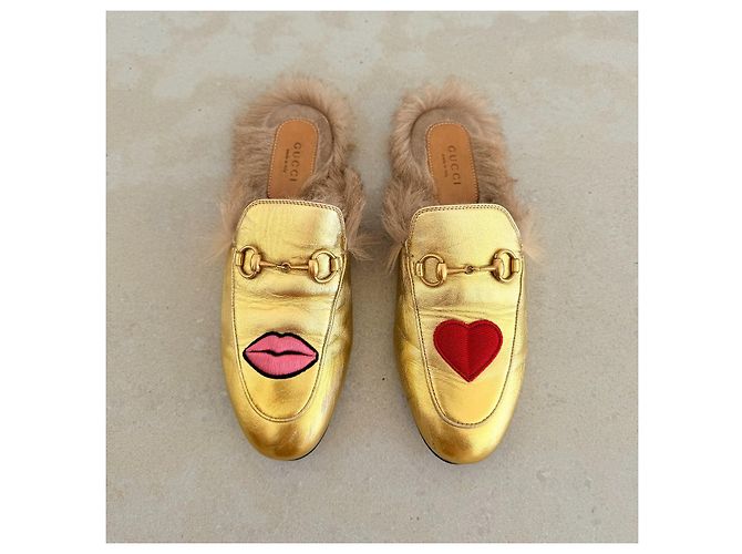 Mules Gucci Princetown pelle oro Heart & Lips - vista 3