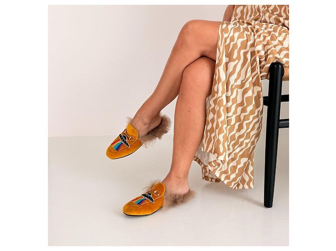 Gucci Princetown Mules in velluto ricamate UFO - vista 2