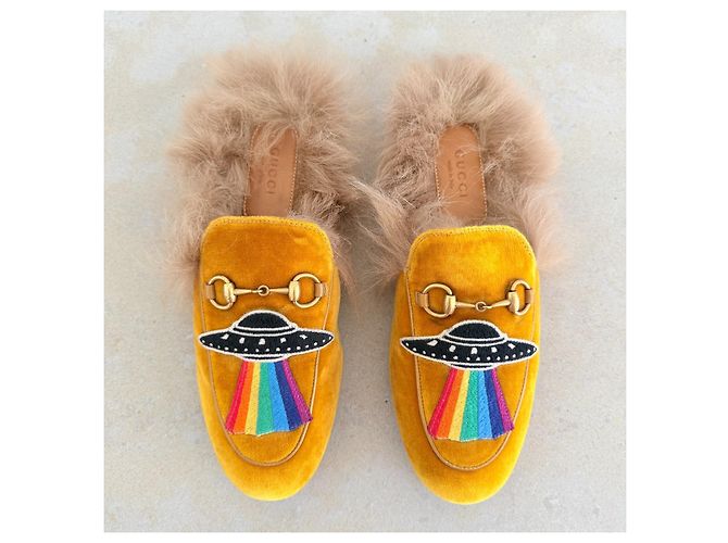 Gucci Princetown Mules in velluto ricamate UFO - vista 3