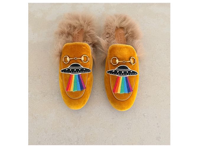Gucci Princetown Mules in velluto ricamate UFO - vista 5