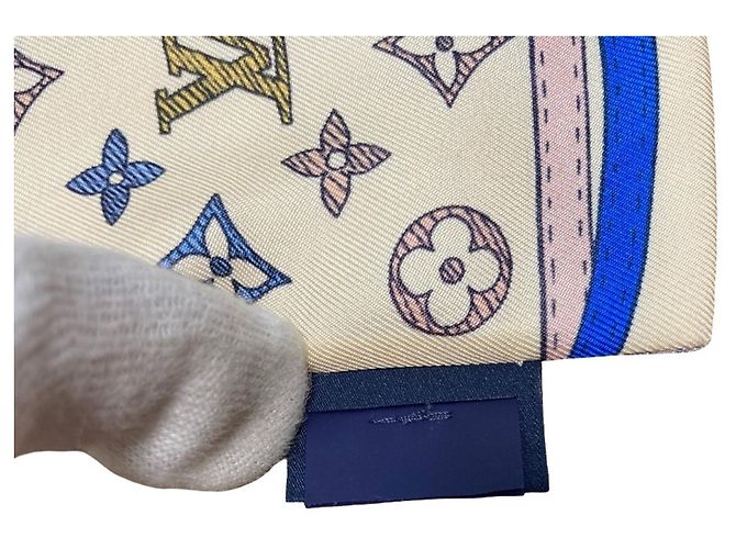 Foulard Louis Vuitton Bandeau Up and Away - vista 5